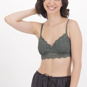 NWOT Aerie Gray Lace Bra with Floral Detailing